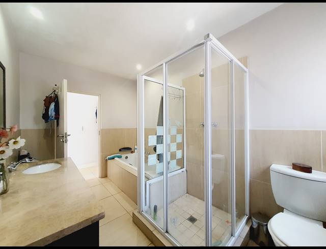 3 BEDROOM APARTMENT FOR SALE IN OAKLANDS